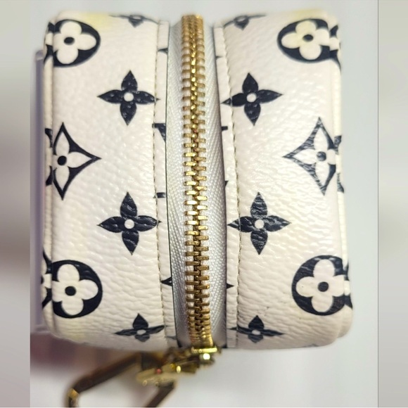 💯 Authentic Louis Vuitton White Monogram Giant Porte Monnaie Cube - Picture 4 of 12